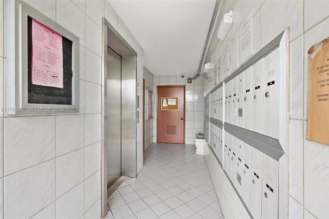 Купить кондоминиум в Бока-Ратон, Флорида 2 спальни, 78.04м2, № 2186434 - фото 28