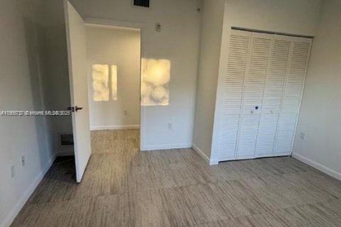 Apartment in Miami, Florida 1 bedroom, 74.32 sq.m. № 1898251 - photo 4