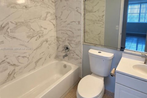 Copropriété à louer à North Miami Beach, Floride: 1 chambre, 73.39 m2 № 2367750 - photo 5