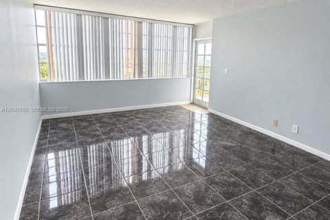 Copropriété à louer à North Miami Beach, Floride: 1 chambre, 73.39 m2 № 2367750 - photo 2