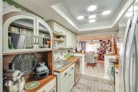 Condo in Titusville, Florida, 2 bedrooms № 2202256 - photo 13
