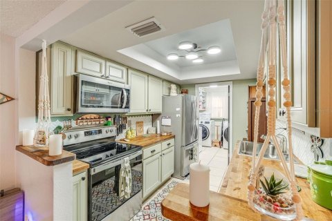 Condo in Titusville, Florida, 2 bedrooms № 2202256 - photo 6