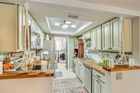 Condo in Titusville, Florida, 2 bedrooms № 2202256 - photo 7