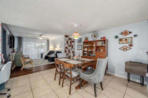 Condo in Titusville, Florida, 2 bedrooms № 2202256 - photo 15
