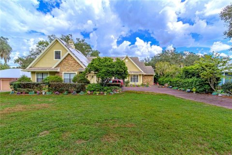 House in Altoona, Florida 6 bedrooms, 392.51 sq.m. № 2403447