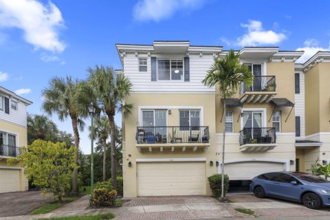 Townhouse in Boca Raton, Florida 3 bedrooms, 181.81 sq.m. № 2278832