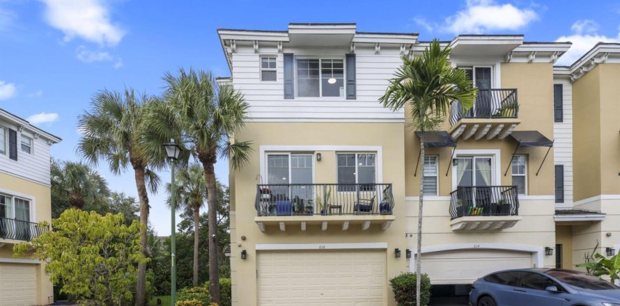 Townhouse in Boca Raton, Florida 3 bedrooms, 181.81 sq.m. № 2278832