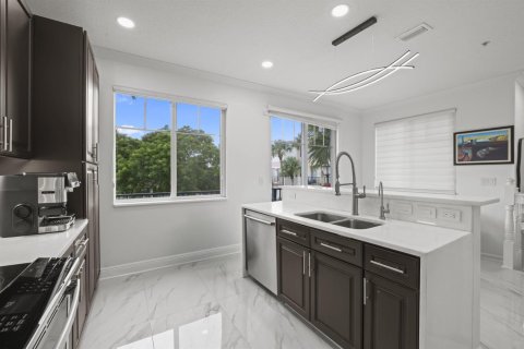 Townhouse in Boca Raton, Florida 3 bedrooms, 181.81 sq.m. № 2278832 - photo 22
