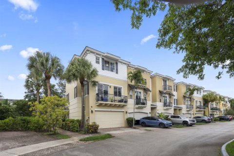 Townhouse in Boca Raton, Florida 3 bedrooms, 181.81 sq.m. № 2278832 - photo 2