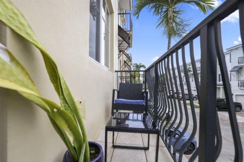 Townhouse in Boca Raton, Florida 3 bedrooms, 181.81 sq.m. № 2278832 - photo 29