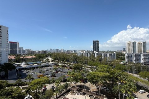 Condo in Hallandale Beach, Florida, 1 bedroom  № 2054448