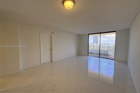 Condo in Hallandale Beach, Florida, 1 bedroom № 2054448 - photo 5