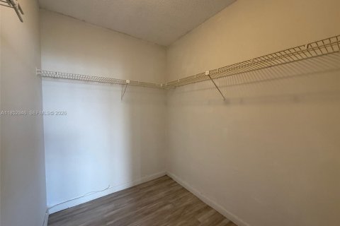 Condo in Hallandale Beach, Florida, 1 bedroom № 2054448 - photo 8