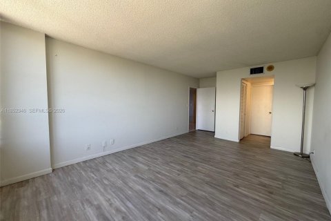 Condo in Hallandale Beach, Florida, 1 bedroom № 2054448 - photo 11