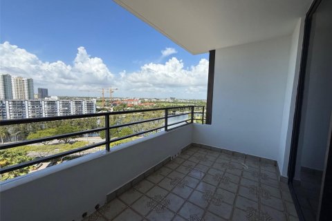 Condo in Hallandale Beach, Florida, 1 bedroom № 2054448 - photo 3