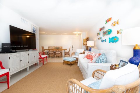 Condominio en venta en Key Biscayne, Florida, 1 dormitorio, 69.12 m2 № 2012459 - foto 13