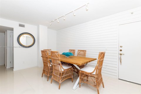 Condominio en venta en Key Biscayne, Florida, 1 dormitorio, 69.12 m2 № 2012459 - foto 7