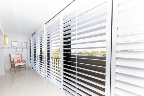 Condominio en venta en Key Biscayne, Florida, 1 dormitorio, 69.12 m2 № 2012459 - foto 15