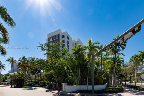 Condominio en venta en Key Biscayne, Florida, 1 dormitorio, 69.12 m2 № 2012459 - foto 3