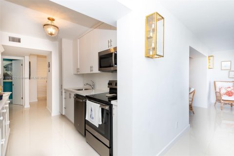 Condominio en venta en Key Biscayne, Florida, 1 dormitorio, 69.12 m2 № 2012459 - foto 20