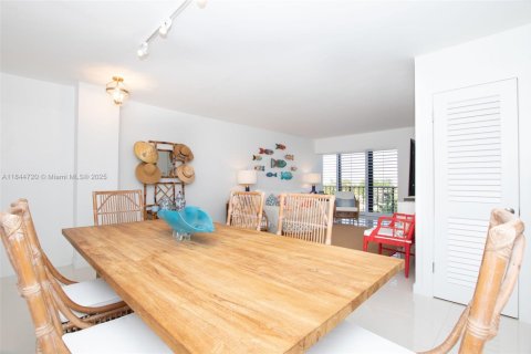 Condominio en venta en Key Biscayne, Florida, 1 dormitorio, 69.12 m2 № 2012459 - foto 9