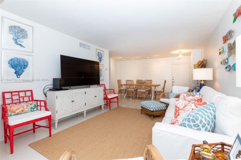 Condominio en venta en Key Biscayne, Florida, 1 dormitorio, 69.12 m2 № 2012459 - foto 12