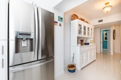 Condominio en venta en Key Biscayne, Florida, 1 dormitorio, 69.12 m2 № 2012459 - foto 19