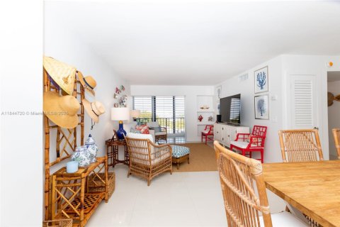 Condominio en venta en Key Biscayne, Florida, 1 dormitorio, 69.12 m2 № 2012459 - foto 6