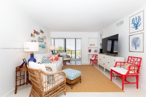 Condominio en venta en Key Biscayne, Florida, 1 dormitorio, 69.12 m2 № 2012459 - foto 10