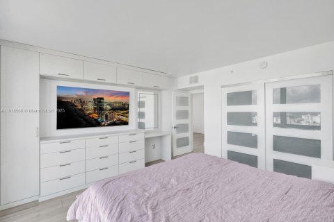 Condo in Miami Beach, Florida, 1 bedroom  № 1973551 - photo 27