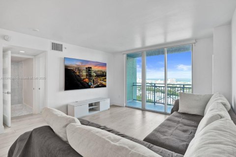 Condo in Miami Beach, Florida, 1 bedroom  № 1973551 - photo 1