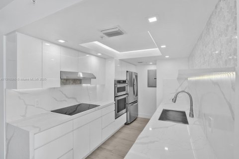 Condo in Miami Beach, Florida, 1 bedroom  № 1973551 - photo 11