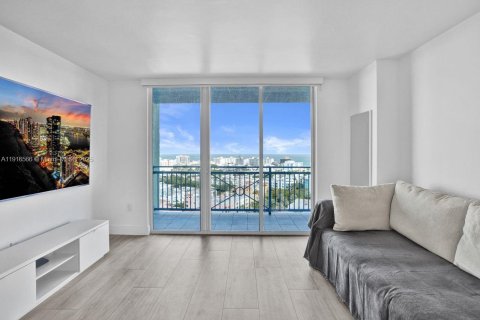 Condo in Miami Beach, Florida, 1 bedroom  № 1973551 - photo 2