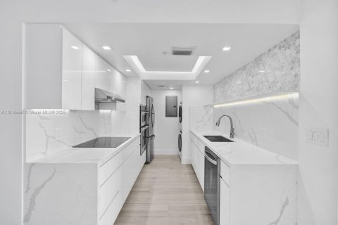 Condo in Miami Beach, Florida, 1 bedroom  № 1973551 - photo 3