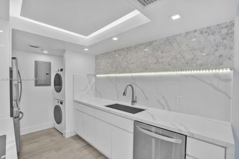 Condo in Miami Beach, Florida, 1 bedroom  № 1973551 - photo 5