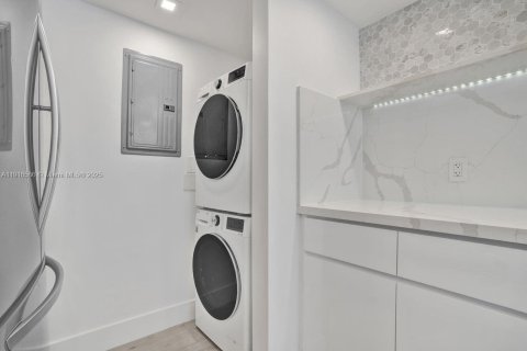 Condo in Miami Beach, Florida, 1 bedroom  № 1973551 - photo 8