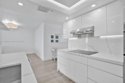 Condo in Miami Beach, Florida, 1 bedroom  № 1973551 - photo 10