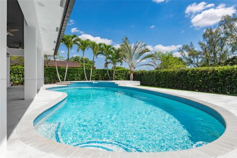 Casa en venta en Hialeah, Florida, 4 dormitorios, 271.83 m2 № 1695827 - foto 27