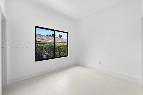 Casa en venta en Hialeah, Florida, 4 dormitorios, 271.83 m2 № 1695827 - foto 18