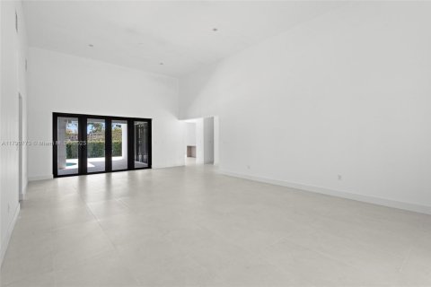Casa en venta en Hialeah, Florida, 4 dormitorios, 271.83 m2 № 1695827 - foto 2