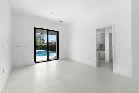 Casa en venta en Hialeah, Florida, 4 dormitorios, 271.83 m2 № 1695827 - foto 7
