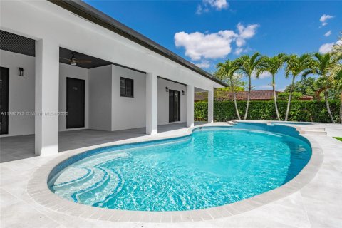 Casa en venta en Hialeah, Florida, 4 dormitorios, 271.83 m2 № 1695827 - foto 9