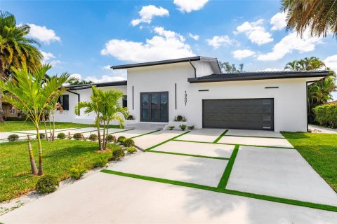 Casa en venta en Hialeah, Florida, 4 dormitorios, 271.83 m2 № 1695827 - foto 1