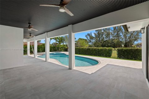 Casa en venta en Hialeah, Florida, 4 dormitorios, 271.83 m2 № 1695827 - foto 16