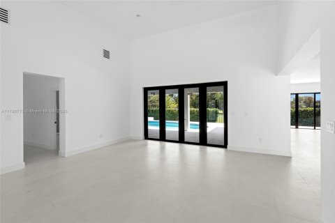 Casa en venta en Hialeah, Florida, 4 dormitorios, 271.83 m2 № 1695827 - foto 15