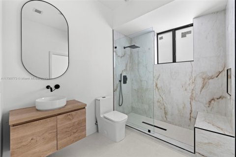 Casa en venta en Hialeah, Florida, 4 dormitorios, 271.83 m2 № 1695827 - foto 20
