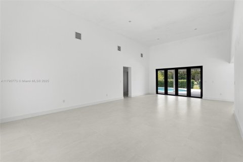 Casa en venta en Hialeah, Florida, 4 dormitorios, 271.83 m2 № 1695827 - foto 11