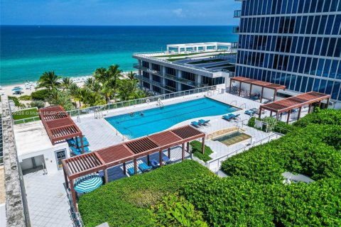 Condo in Miami Beach, Florida, 2 bedrooms № 1959913 - photo 26