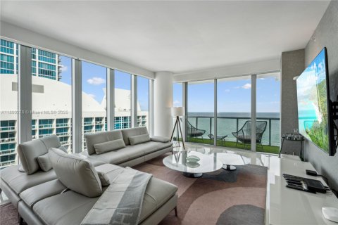 Condo in Miami Beach, Florida, 2 bedrooms № 1959913 - photo 4