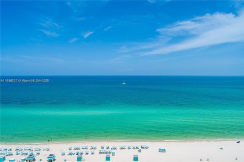 Condo in Miami Beach, Florida, 2 bedrooms № 1959913 - photo 30